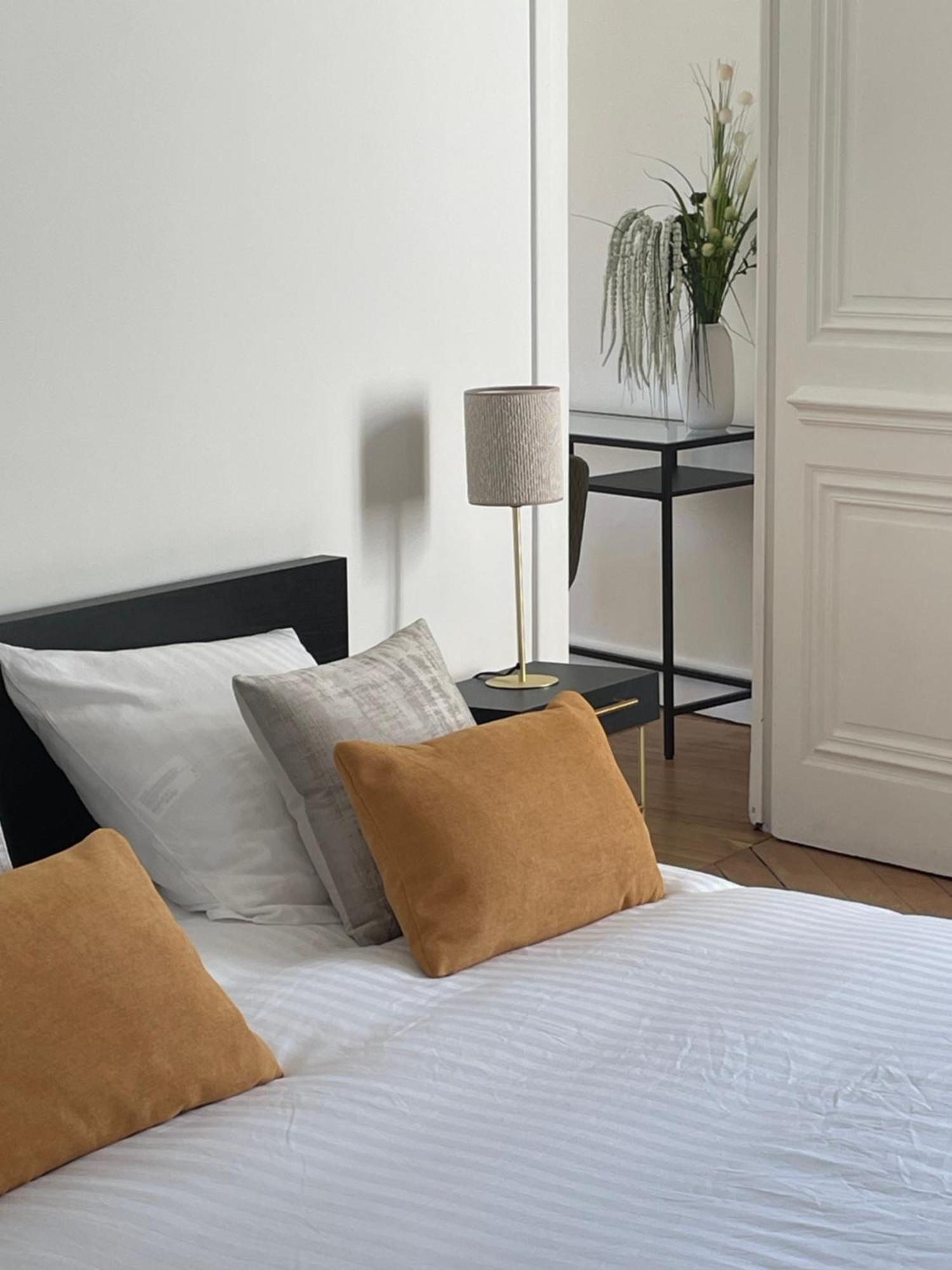 Grand Appartement D'Exception Au Chateau Randin Ecully Exterior photo