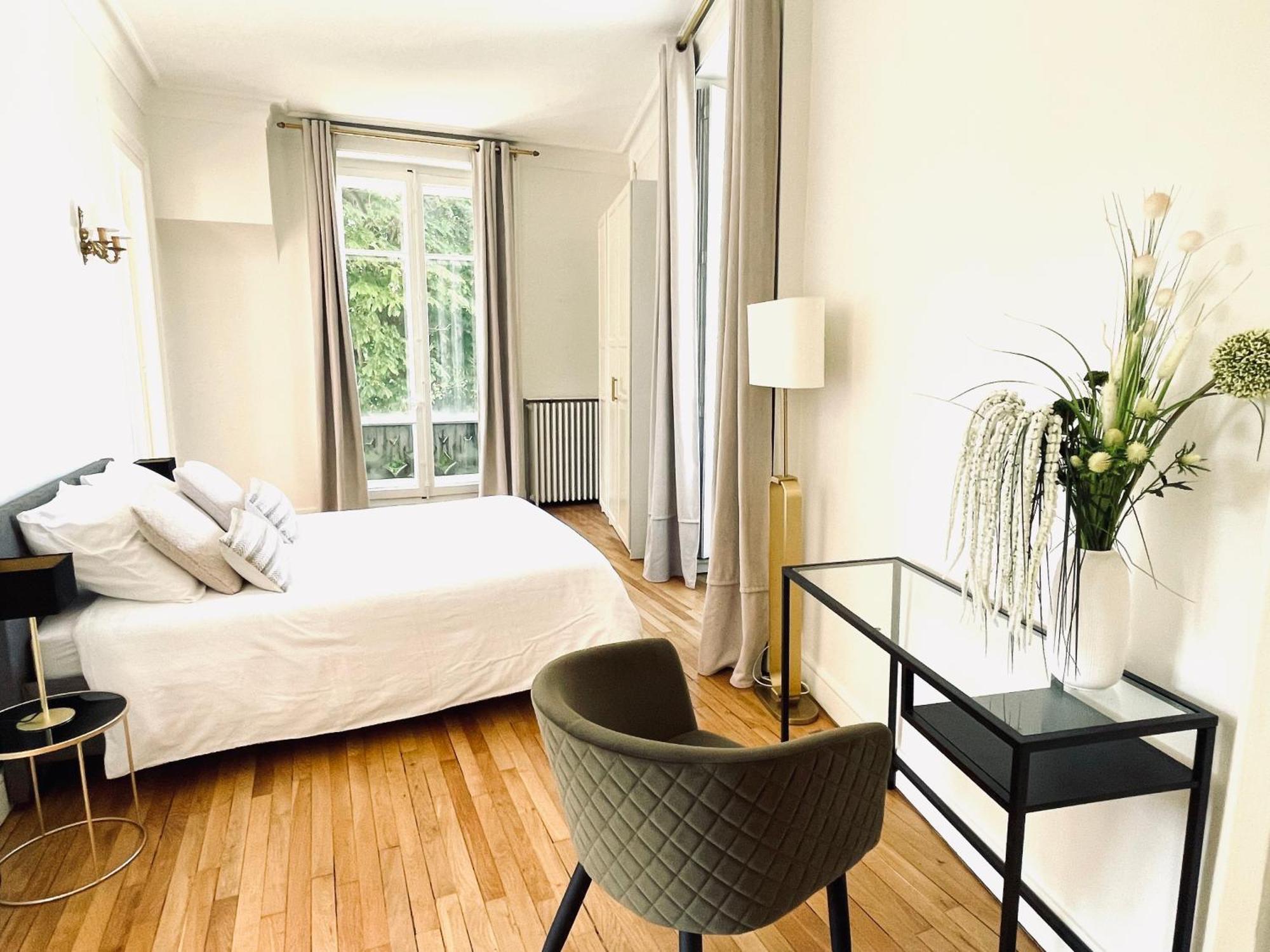 Grand Appartement D'Exception Au Chateau Randin Ecully Exterior photo