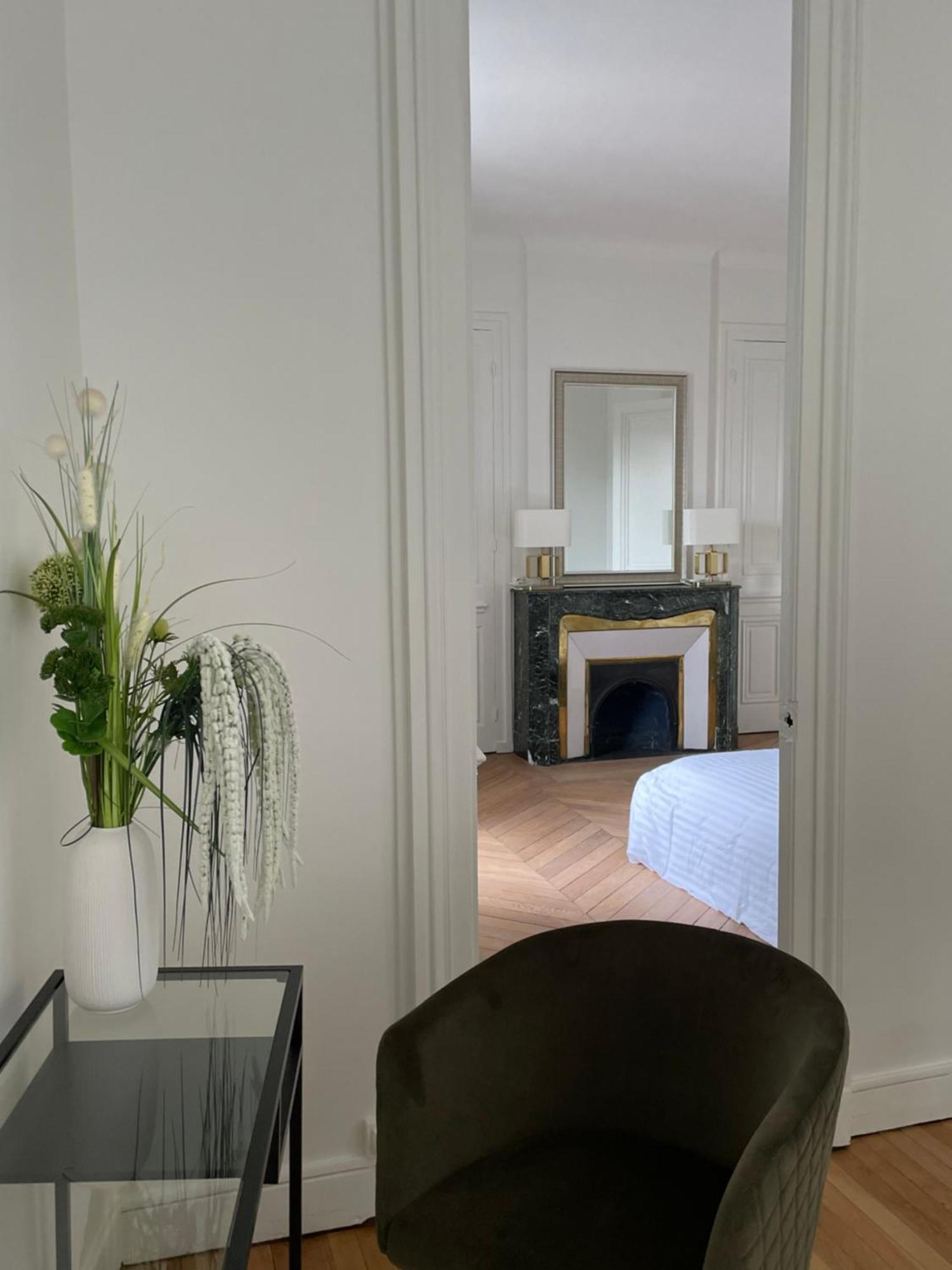 Grand Appartement D'Exception Au Chateau Randin Ecully Exterior photo